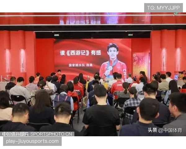 杨昊训练完直接啃鸡腿？这自律人设有点绷不住了