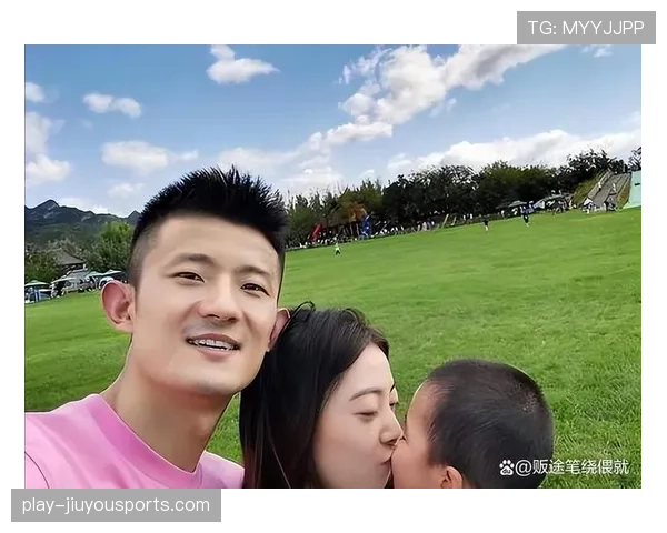 谌龙退役后住进月租五位数的训练基地，每天六点起床给儿子做营养餐
